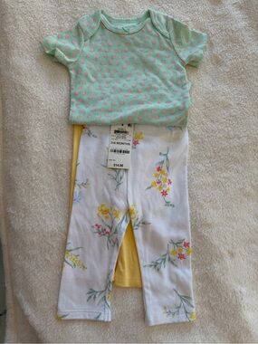 Bundle NWT Macy's 3-6M Two-Piece Leggings Set and 1 Carter’s Onesies